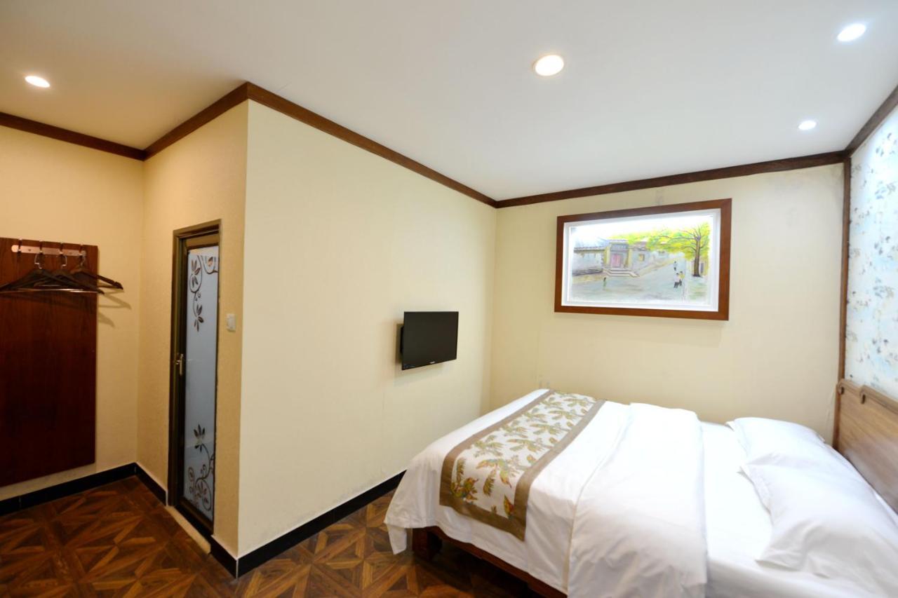 The East Hotel-Very Close To The Drum Tower,The Lama Temple,Houhai Bar Street,And The Forbidden City,There Are Many Old Beijing Traditional Hutongs Around The Hotel ,Experience The Culture Of Old Beijing Hutongs,Near Exit A Of Shichahai On Metro Line Экстерьер фото