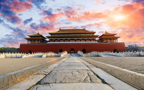 The East Hotel-Very Close To The Drum Tower,The Lama Temple,Houhai Bar Street,And The Forbidden City,There Are Many Old Beijing Traditional Hutongs Around The Hotel ,Experience The Culture Of Old Beijing Hutongs,Near Exit A Of Shichahai On Metro Line Экстерьер фото