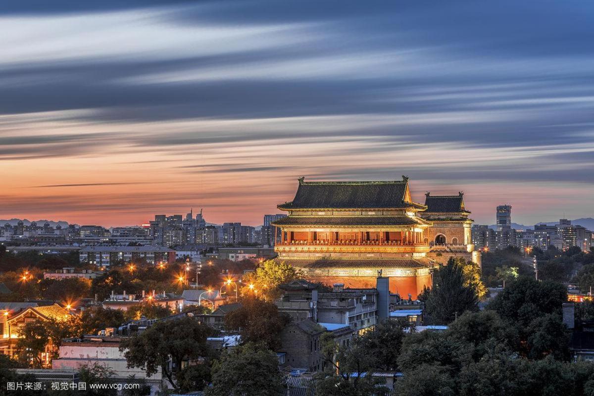 The East Hotel-Very Close To The Drum Tower,The Lama Temple,Houhai Bar Street,And The Forbidden City,There Are Many Old Beijing Traditional Hutongs Around The Hotel ,Experience The Culture Of Old Beijing Hutongs,Near Exit A Of Shichahai On Metro Line Экстерьер фото