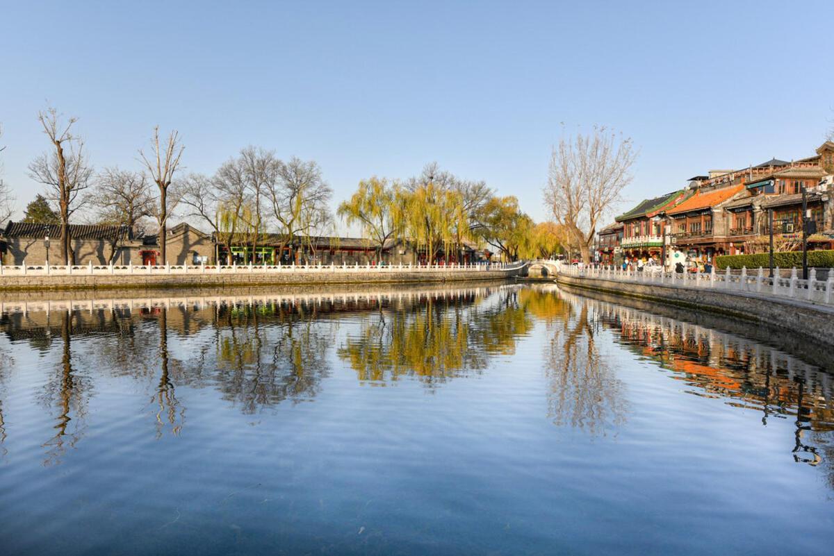 The East Hotel-Very Close To The Drum Tower,The Lama Temple,Houhai Bar Street,And The Forbidden City,There Are Many Old Beijing Traditional Hutongs Around The Hotel ,Experience The Culture Of Old Beijing Hutongs,Near Exit A Of Shichahai On Metro Line Экстерьер фото