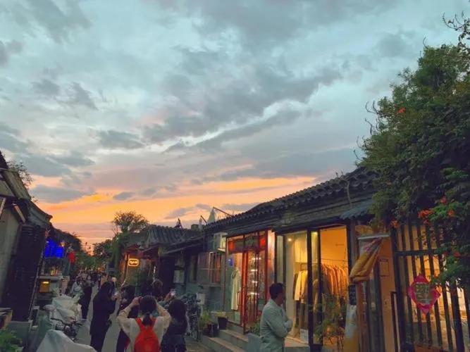 The East Hotel-Very Close To The Drum Tower,The Lama Temple,Houhai Bar Street,And The Forbidden City,There Are Many Old Beijing Traditional Hutongs Around The Hotel ,Experience The Culture Of Old Beijing Hutongs,Near Exit A Of Shichahai On Metro Line Экстерьер фото