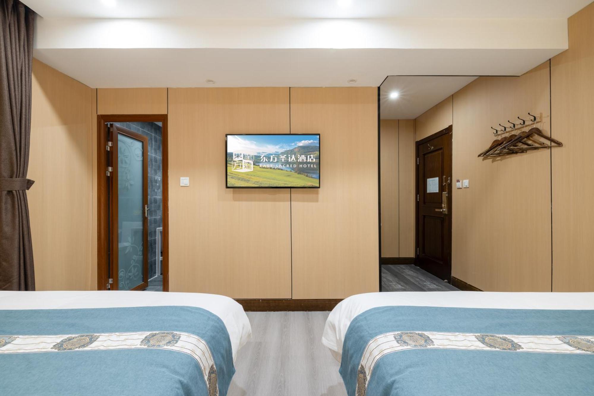 The East Hotel-Very Close To The Drum Tower,The Lama Temple,Houhai Bar Street,And The Forbidden City,There Are Many Old Beijing Traditional Hutongs Around The Hotel ,Experience The Culture Of Old Beijing Hutongs,Near Exit A Of Shichahai On Metro Line Экстерьер фото