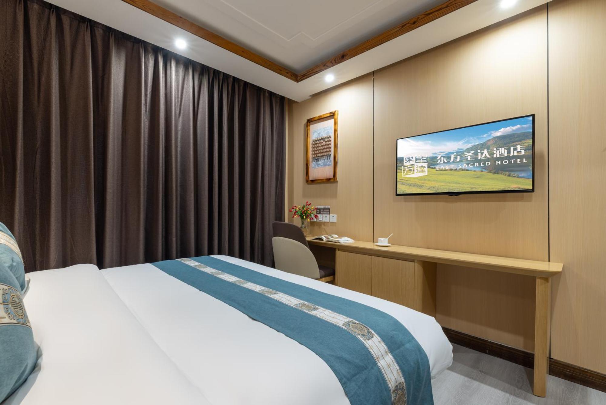The East Hotel-Very Close To The Drum Tower,The Lama Temple,Houhai Bar Street,And The Forbidden City,There Are Many Old Beijing Traditional Hutongs Around The Hotel ,Experience The Culture Of Old Beijing Hutongs,Near Exit A Of Shichahai On Metro Line Экстерьер фото