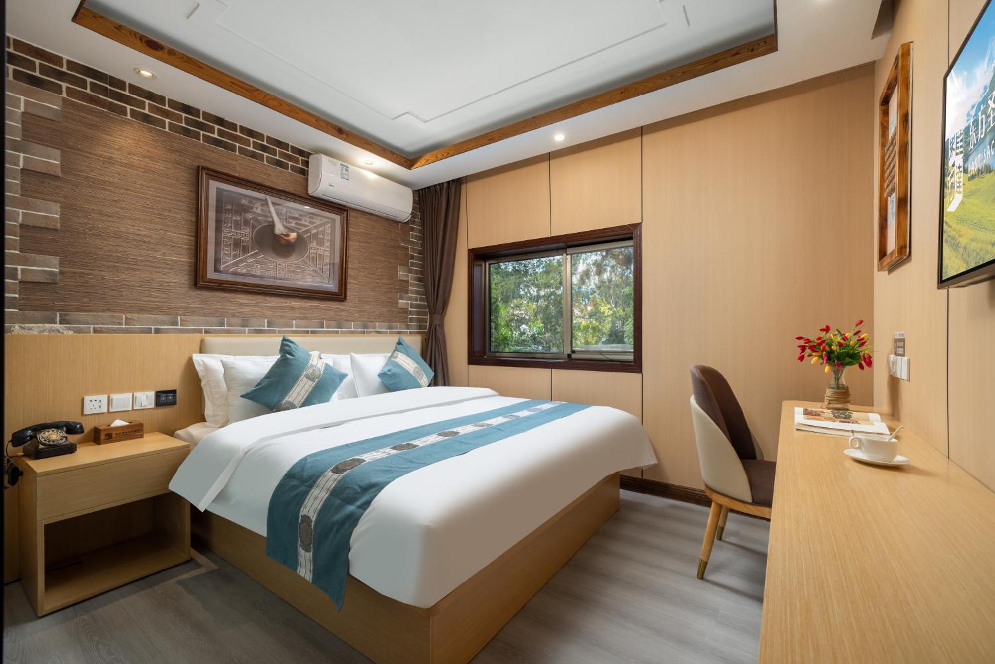 The East Hotel-Very Close To The Drum Tower,The Lama Temple,Houhai Bar Street,And The Forbidden City,There Are Many Old Beijing Traditional Hutongs Around The Hotel ,Experience The Culture Of Old Beijing Hutongs,Near Exit A Of Shichahai On Metro Line Экстерьер фото