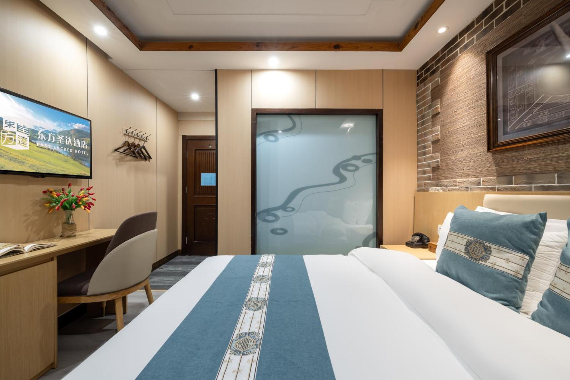 The East Hotel-Very Close To The Drum Tower,The Lama Temple,Houhai Bar Street,And The Forbidden City,There Are Many Old Beijing Traditional Hutongs Around The Hotel ,Experience The Culture Of Old Beijing Hutongs,Near Exit A Of Shichahai On Metro Line Экстерьер фото