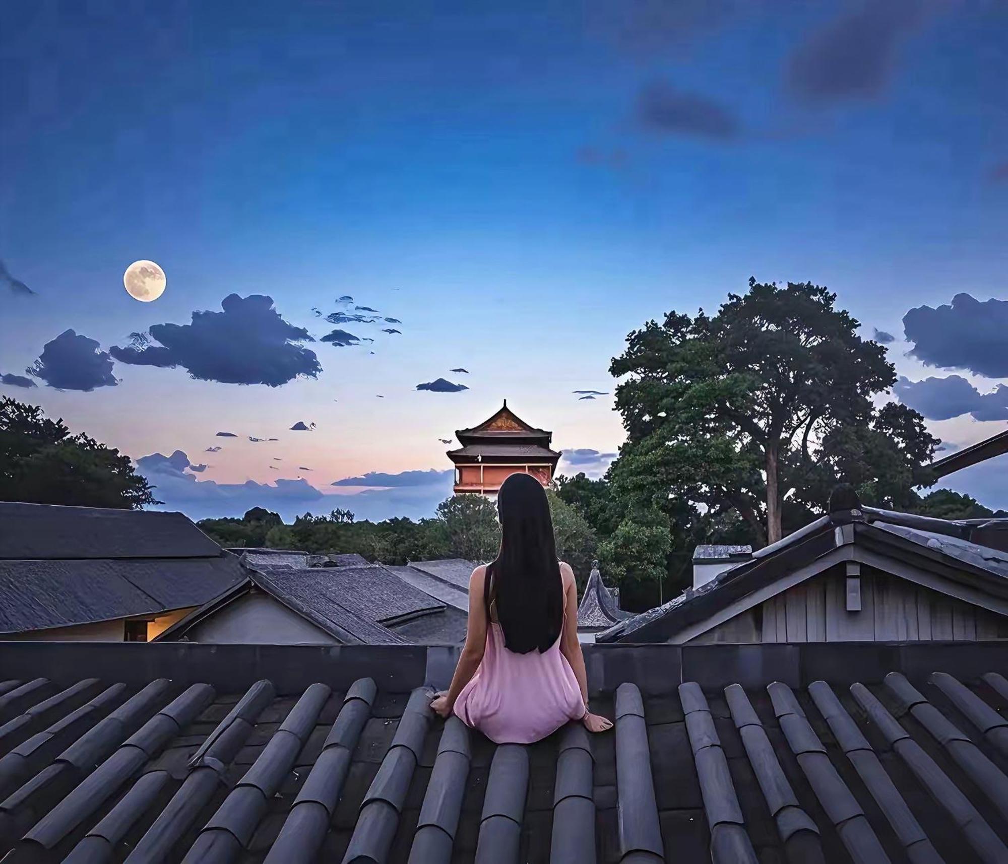 The East Hotel-Very Close To The Drum Tower,The Lama Temple,Houhai Bar Street,And The Forbidden City,There Are Many Old Beijing Traditional Hutongs Around The Hotel ,Experience The Culture Of Old Beijing Hutongs,Near Exit A Of Shichahai On Metro Line Экстерьер фото