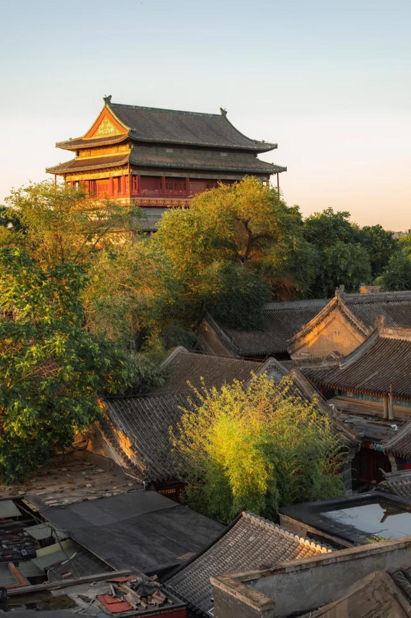 The East Hotel-Very Close To The Drum Tower,The Lama Temple,Houhai Bar Street,And The Forbidden City,There Are Many Old Beijing Traditional Hutongs Around The Hotel ,Experience The Culture Of Old Beijing Hutongs,Near Exit A Of Shichahai On Metro Line Экстерьер фото